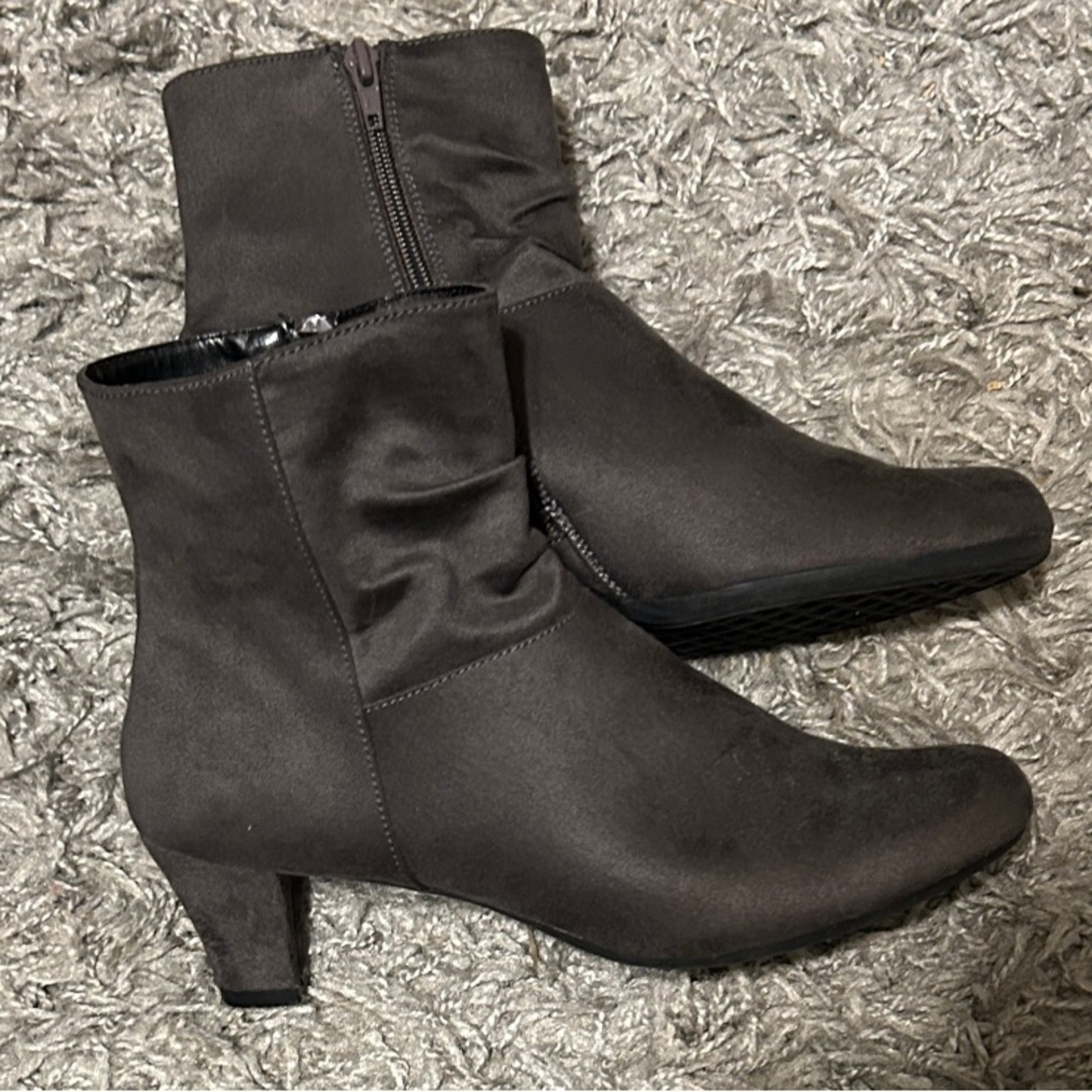 AEROSOLES Gray Suede Ankle Booties